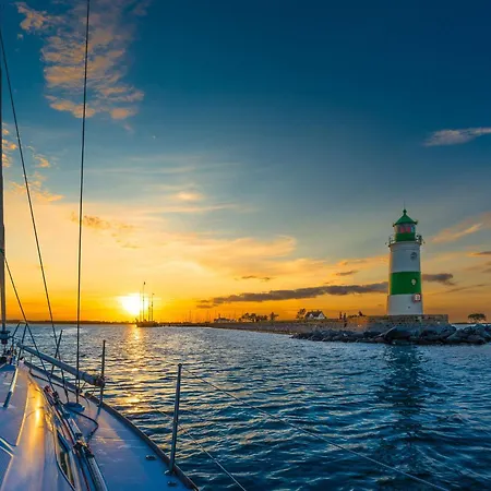 Ostseewind: Wasserblick, Finnische Sauna, Whirlwanne, Kamin, 2 Parkplaetze Feriehus Olpenæs