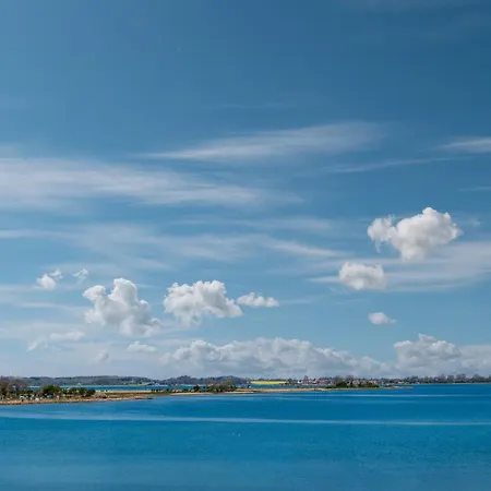 Ostseewind: Wasserblick, Finnische Sauna, Whirlwanne, Kamin, 2 Parkplaetze Feriehus Olpenæs