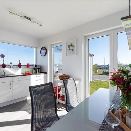 Ostseewind: Wasserblick, Finnische Sauna, Whirlwanne, Kamin, 2 Parkplaetze Feriehus *